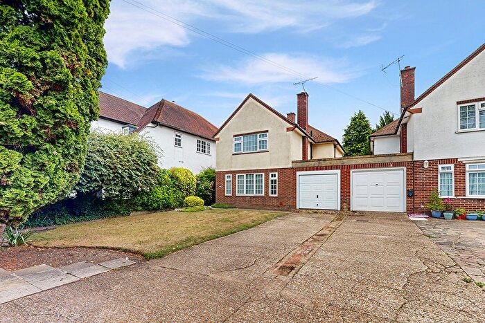 3 Bedroom Link Detached House For Sale In Stanmore Hill, Stanmore, HA7