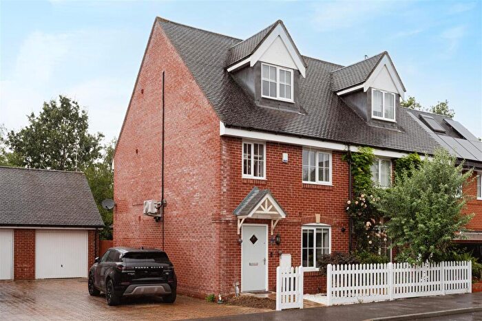 3 Bedroom Semi-Detached House For Sale In Langwood Drive, Horley, RH6