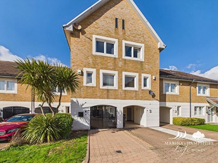 3 Bedroom Town House For Sale In Bryher Island, Port Solent, PO6