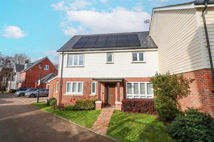 3 Bedroom End Of Terrace House For Sale In Lapwings, Fleet, GU51