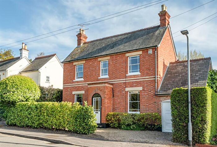 3 Bedroom Detached House For Sale In Napier Road, Crowthorne, Berkshire, RG45