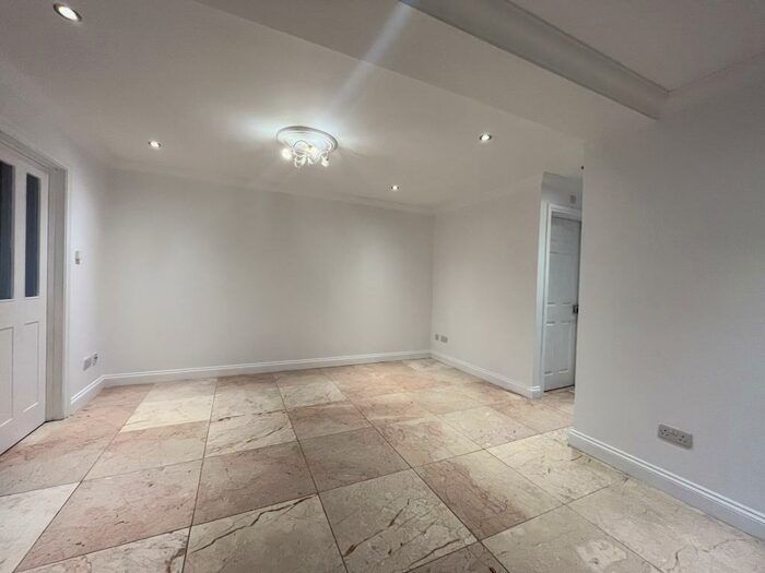 2 Bedroom Duplex To Rent In Ninedells Place, St Albans, AL1