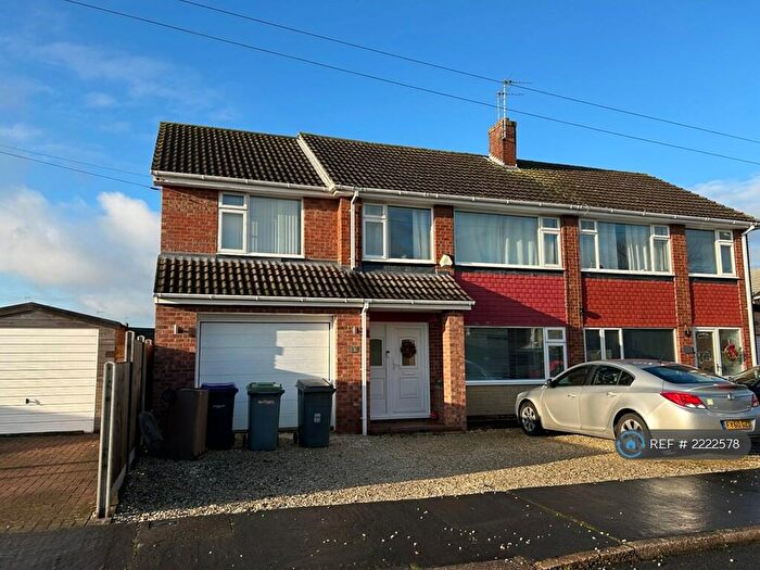 4 Bedroom Semi-Detached House To Rent In Monsal Dale, North Hykeham, Lincoln, LN6