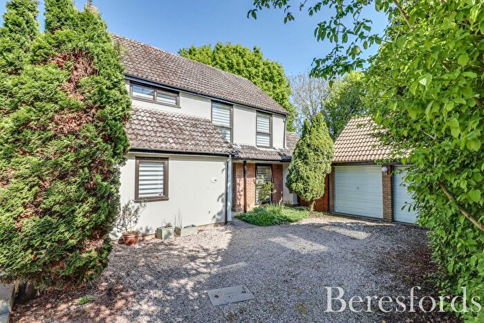 4 Bedroom Detached House For Sale In Colvin Chase, Galleywood, CM2