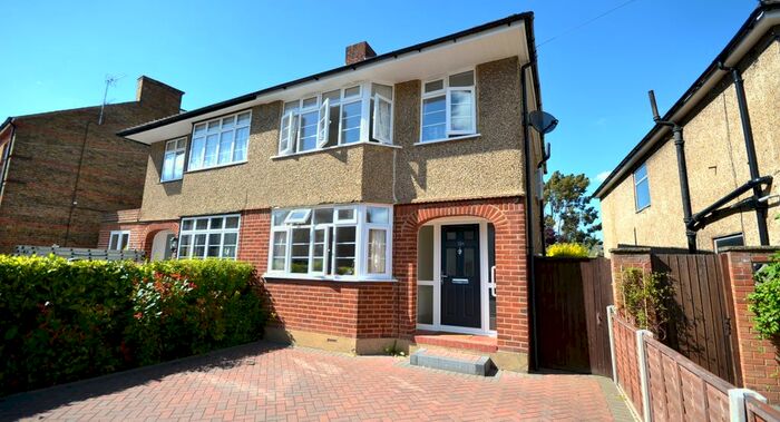 3 Bedroom Semi-Detached House To Rent In Bolton Road, Windsor SL4