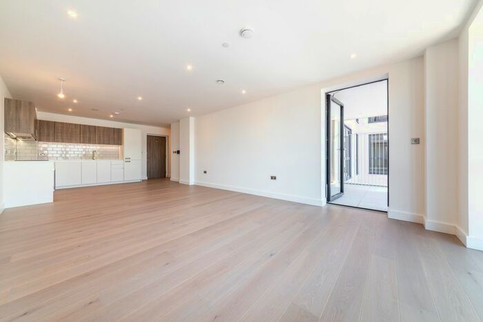 2 Bedroom Flat To Rent In Clapham Road, Clapham Place, London, SW9