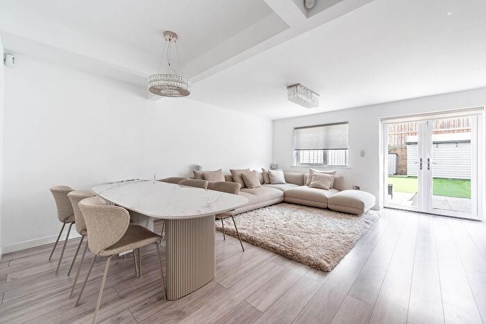 4 Bedroom End Of Terrace House To Rent In Arbus Crescent, Harrow, HA2