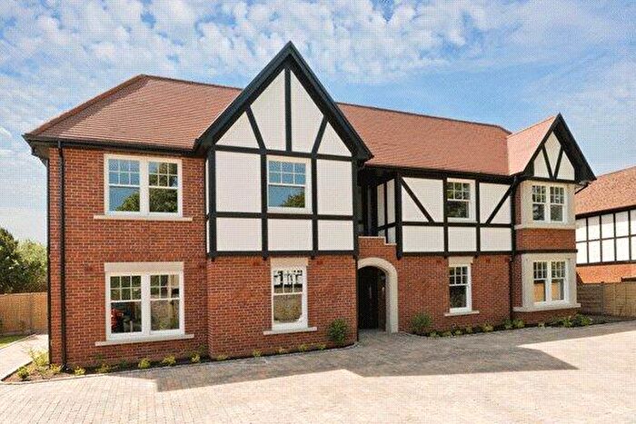 2 Bedroom Apartment For Sale In Beauchamp Road, East Molesey, KT8