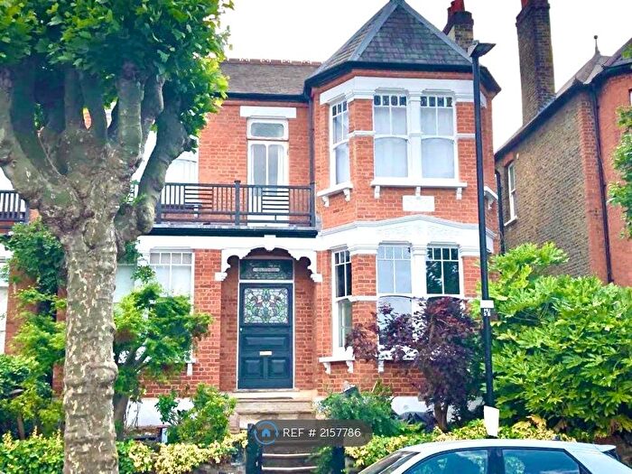 2 Bedroom Flat To Rent In Methuen Park, London, N10