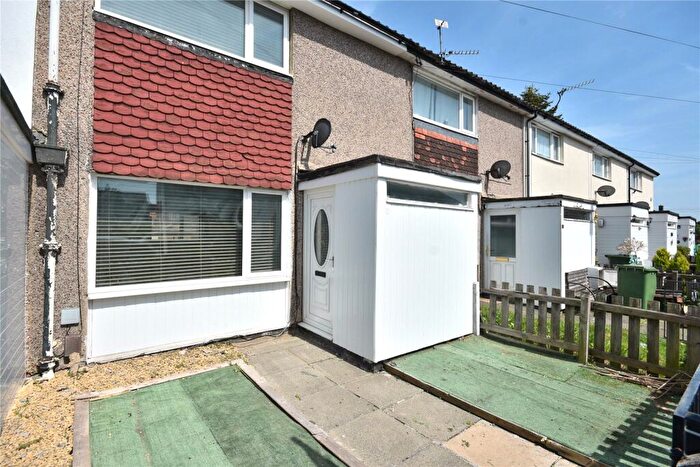 2 Bedroom Terraced House For Sale In Whinmoor Way, Leeds, LS14