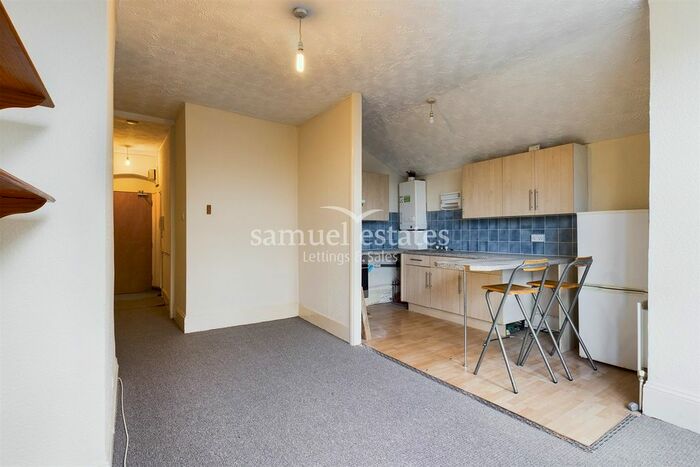 1 Bedroom Flat To Rent In South Norwood Hill, South Norwood, SE25