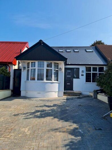 4 Bedroom Property To Rent In Rushden Gardens, Ilford, IG5