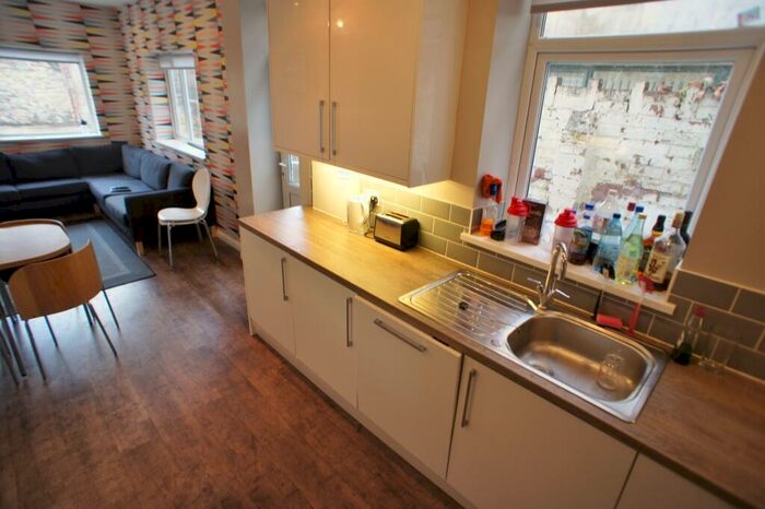 7 Bedroom Terraced House To Rent In Lisvane Street, Cathays, CF24