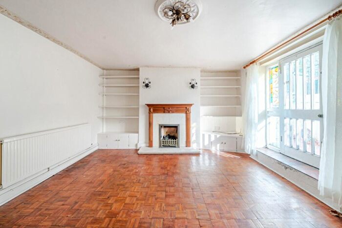 2 Bedroom Flat For Sale In Grosvenor Terrace, London, SE5