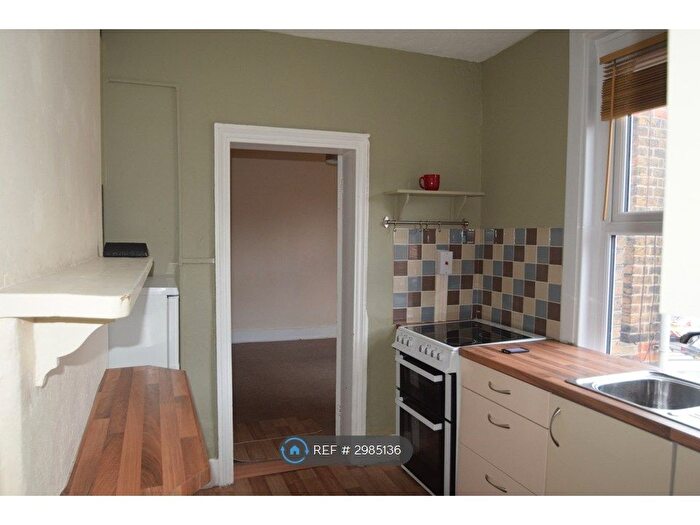 2 Bedroom Maisonette To Rent In Longley Road, Rochester, ME1