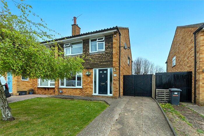 3 Bedroom Semi Detached House For Sale In Ketton Close, Luton, Bedfordshire, LU2