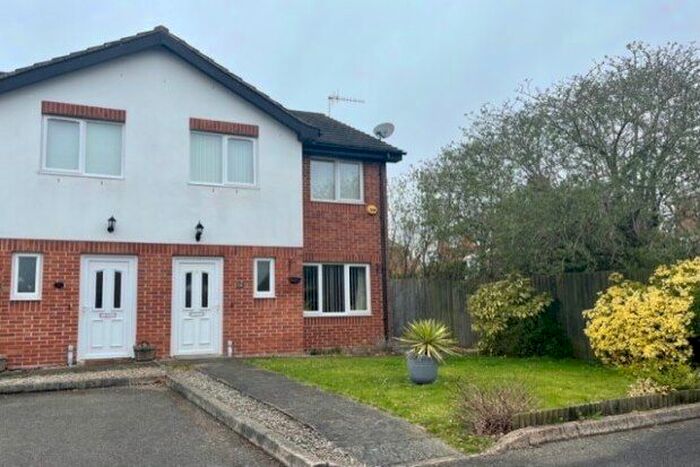 3 Bedroom Property To Rent In Highbury Grove, Chesterfield, S41