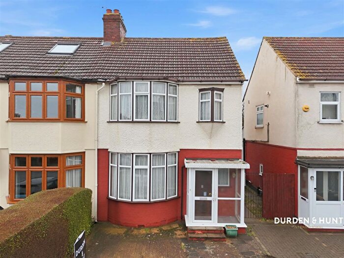 3 Bedroom Semi Detached House For Sale In Harwood Avenue, Hornchurch, RM11