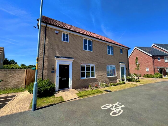 3 Bedroom Semi-Detached House To Rent In Hornbeam Road, North Walsham, NR28