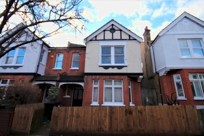 2 Bedroom Flat To Rent In Eastwood Road, London, E18