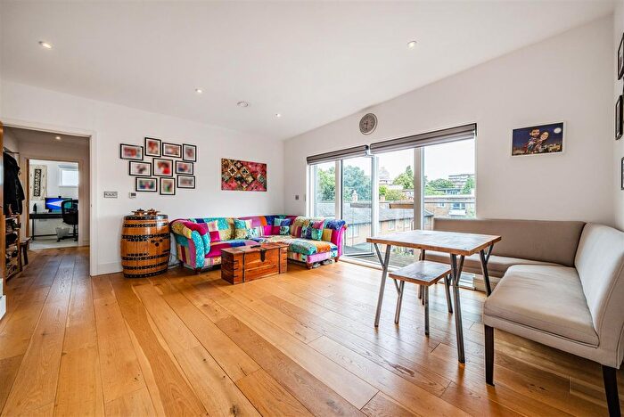 2 Bedroom Flat For Sale In Clarence Walk, Clapham, SW4