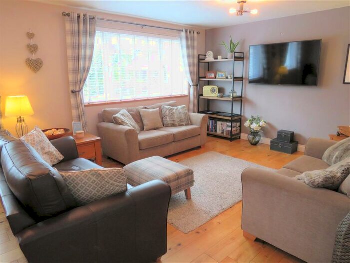 4 Bedroom Detached House For Sale In Broadleas Park, Devizes, SN10