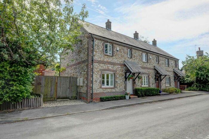 2 Bedroom End Of Terrace House For Sale In High Street, Lewknor, OX49