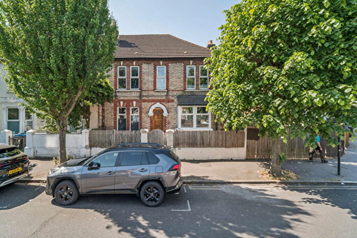2 Bedroom Maisonette For Sale In Westbury Road, Croydon, CR0