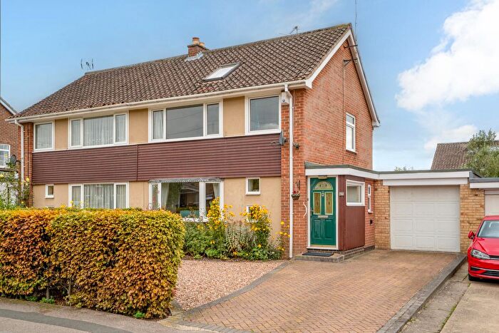 4 Bedroom Semi-detached House For Sale In Bramley Garth, York, YO31