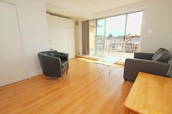 Studio To Rent In Red Lion Street, Richmond, TW9