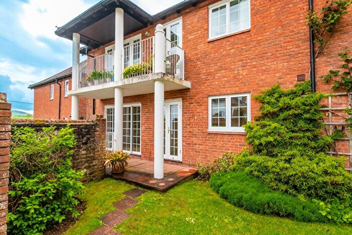 2 Bedroom Flat For Sale In Sussex Road, Petersfield, Hampshire, GU31
