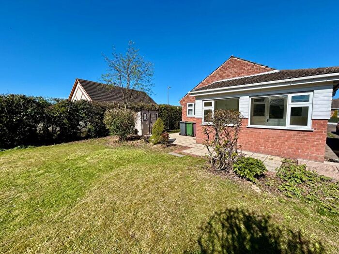 3 Bedroom Bungalow To Rent In Clifton Avenue, Barlborough, S43