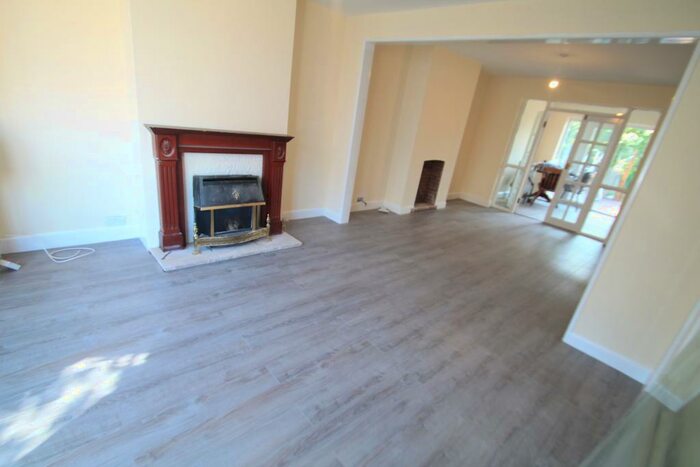 5 Bedroom House To Rent In Alton Road, Luton, LU1