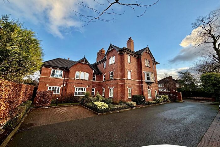 2 Bedroom Flat To Rent In Lynton Grove, Timperley, Altrincham, WA15
