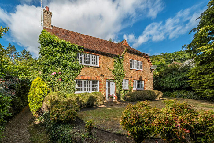 5 Bedroom Detached House For Sale In Puttenham Heath Road, Puttenham, Guildford, GU3