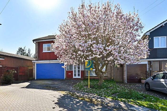 4 Bedroom Detached House For Sale In Grove Hall Road, Bushey, WD23
