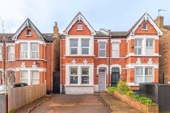 4 Bedroom Semi-detached House To Rent In Elmers End Road, Penge, London, SE20