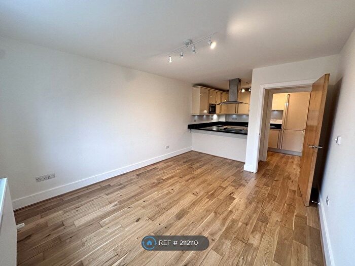 1 Bedroom Flat To Rent In Meridian Court, London, SE15