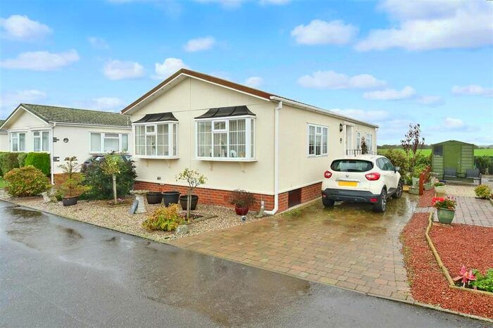 2 Bedroom Mobile/park Home For Sale In Golf Road, Deal, Kent, CT14