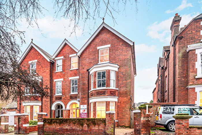 1 Bedroom Flat To Rent In De Parys Avenue, Bedford, Bedfordshire, MK40