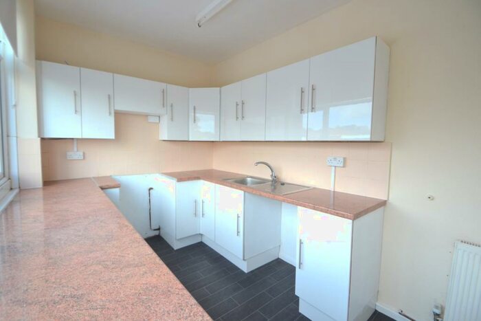 3 Bedroom Flat To Rent In Link Road, Northampton, NN2