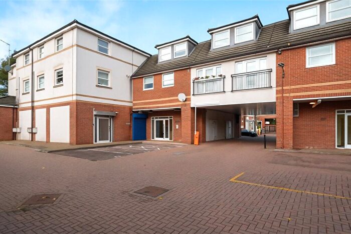 2 Bedroom Flat For Sale In Russet Drive, St. Albans, Hertfordshire, AL4