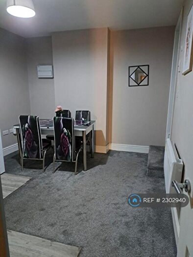 1 Bedroom Flat To Rent In North Park Road, Bradford, BD9