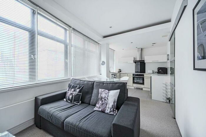 1 Bedroom Flat To Rent In Bishopsgate, Spitalfields, London, EC2M
