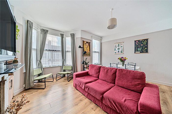 2 Bedroom Flat To Rent In Abbotsford Avenue, Harringay, London, N15