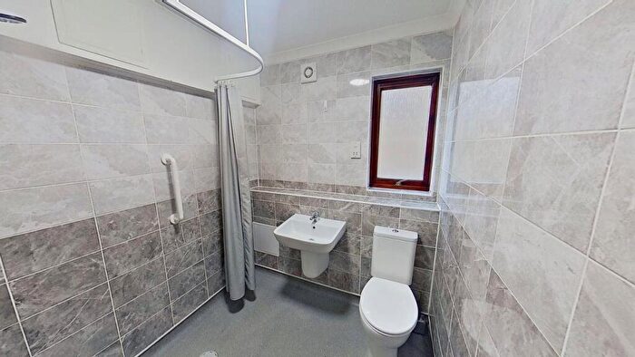 2 Bedroom Flat To Rent In Meldrum Gardens, Glasgow, G41