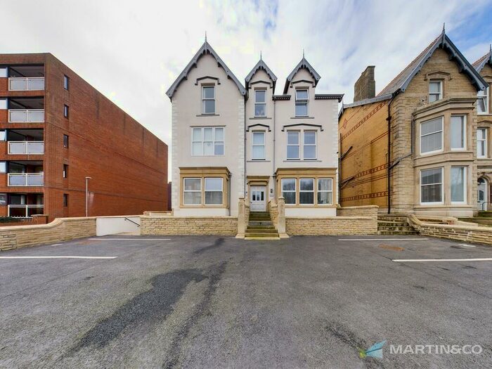 2 Bedroom Flat For Sale In Clifton Drive North, Lytham St Annes, FY8