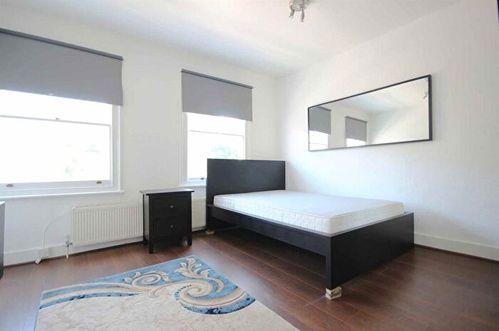 Flat To Rent In Crowndale Road, Camden, NW1