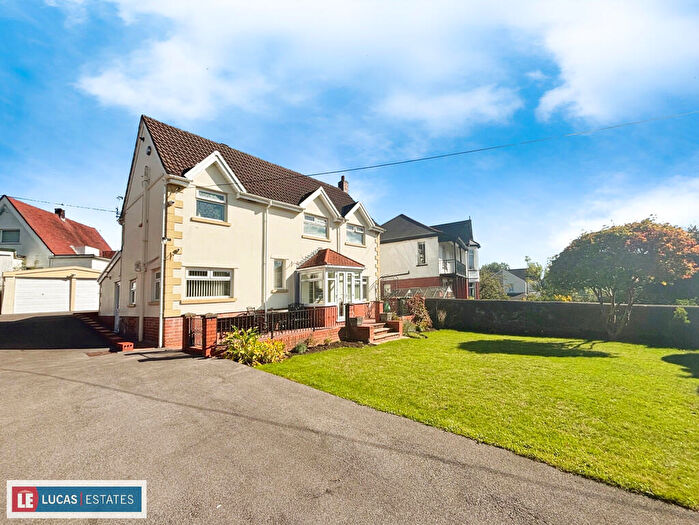 3 Bedroom Detached House For Sale In The Walk, Hengoed, CF82
