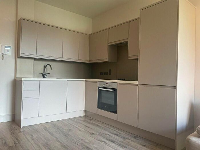 1 Bedroom Flat To Rent In Nixey Close, Slough, Berkshire, SL1